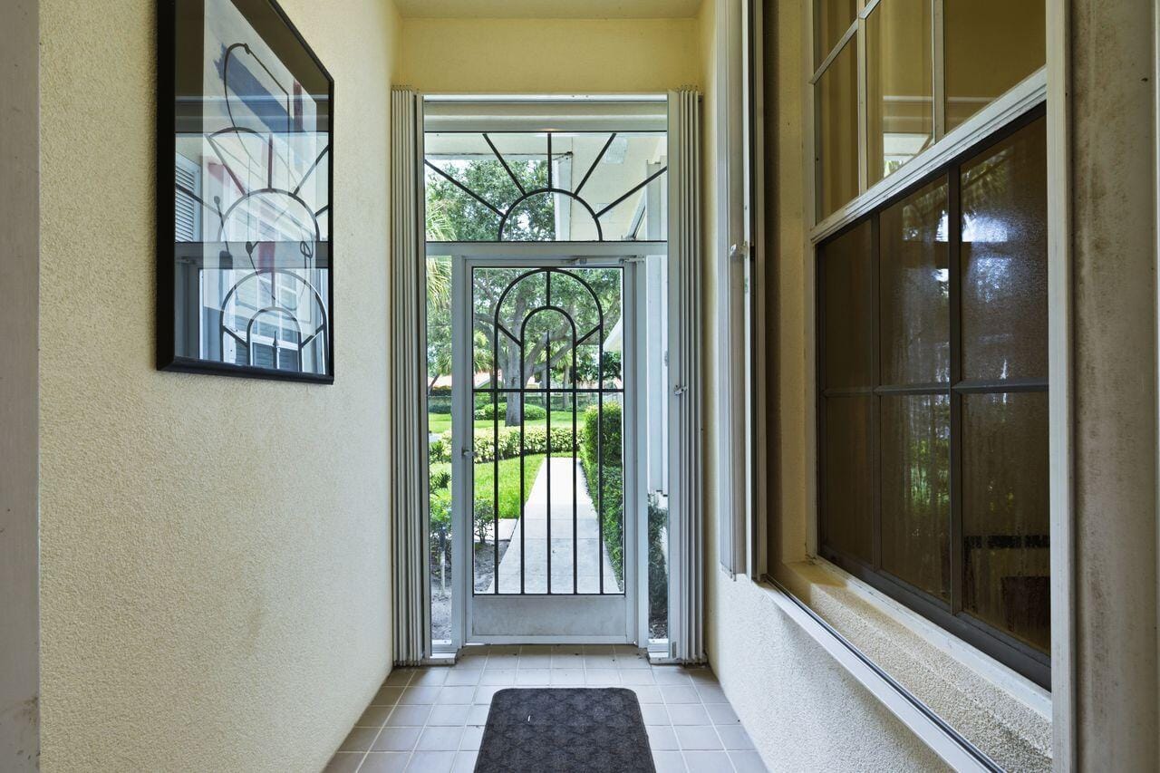 508 E Tall Oaks Drive, Palm Beach Gardens, FL 33410 photo 3