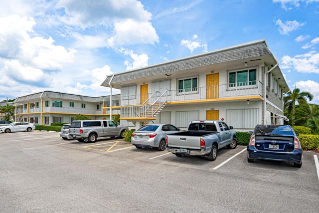 3120 Lake Osborne Drive Bldg 7 Unit 106, Lake Worth Beach, FL 33461