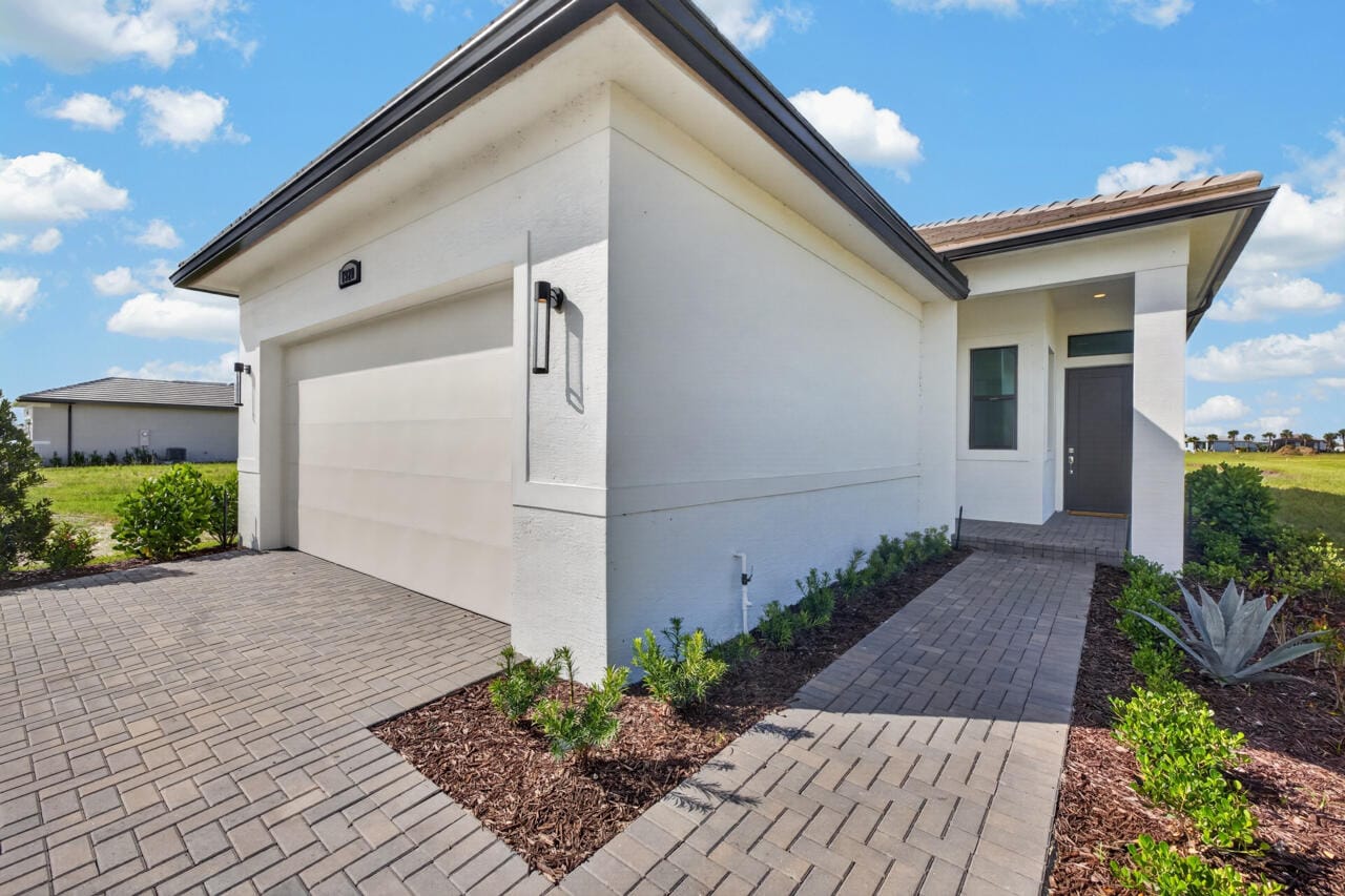 7920 SW ANDREA Way — photo 4