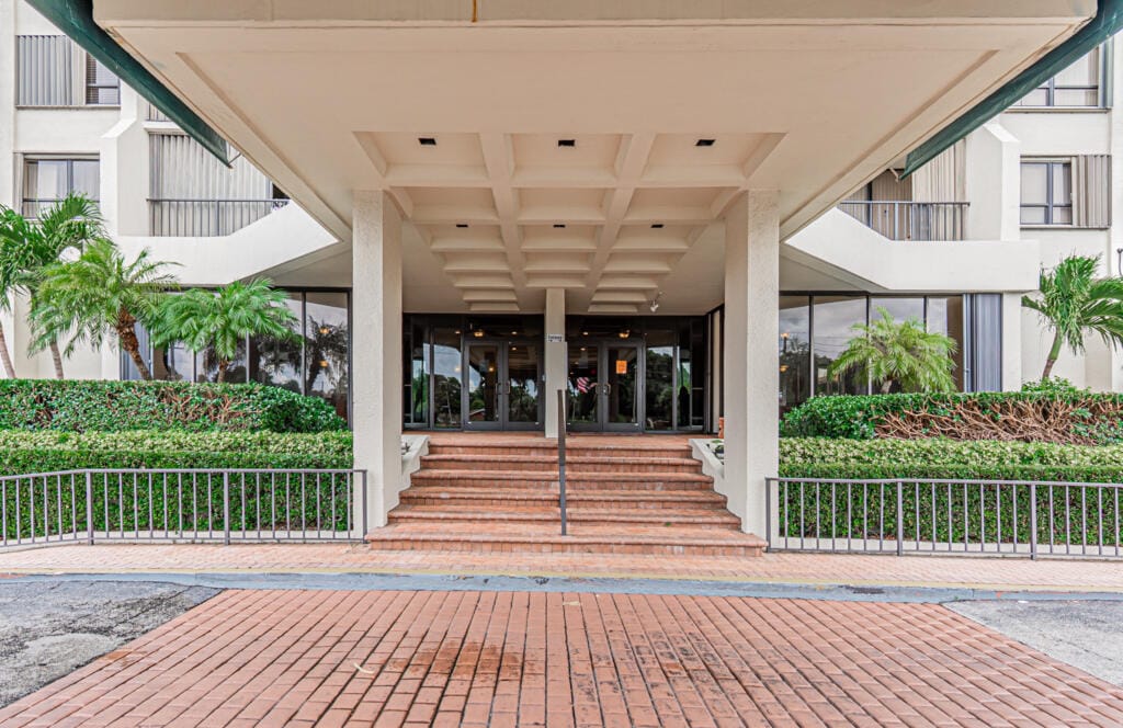 5600 N Flagler Drive 203 — photo 2