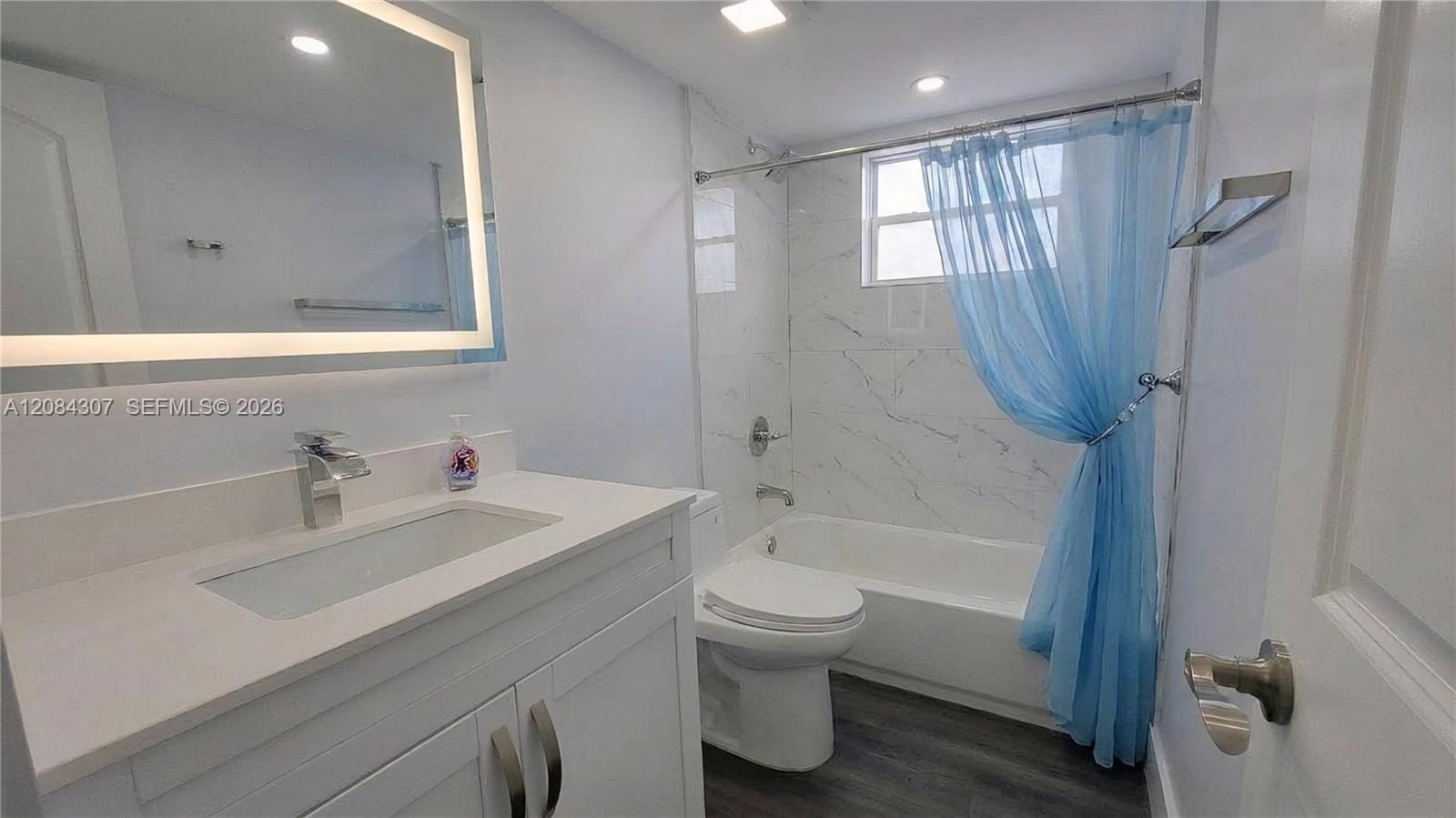445 NE 195th Street 332 — photo 3