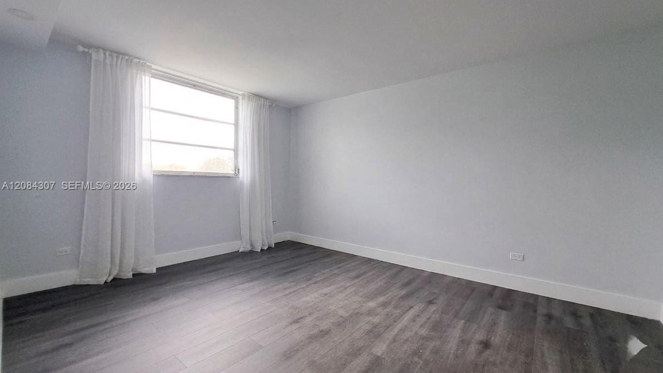 445 NE 195th Street 332 — photo 9