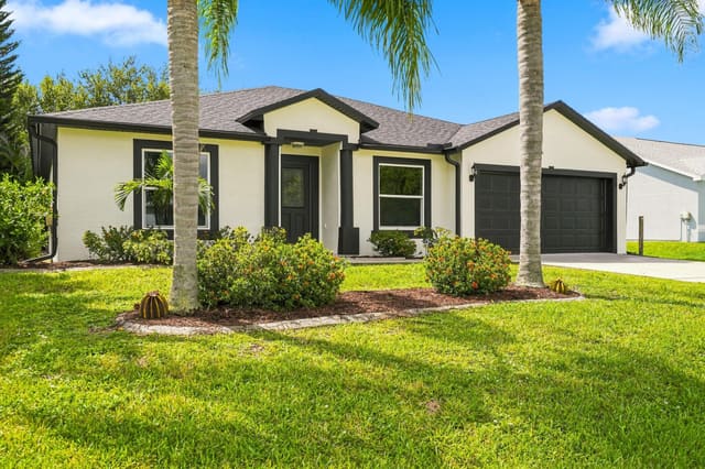 820 SW Jennifer Terrace, Port St. Lucie, FL 34953