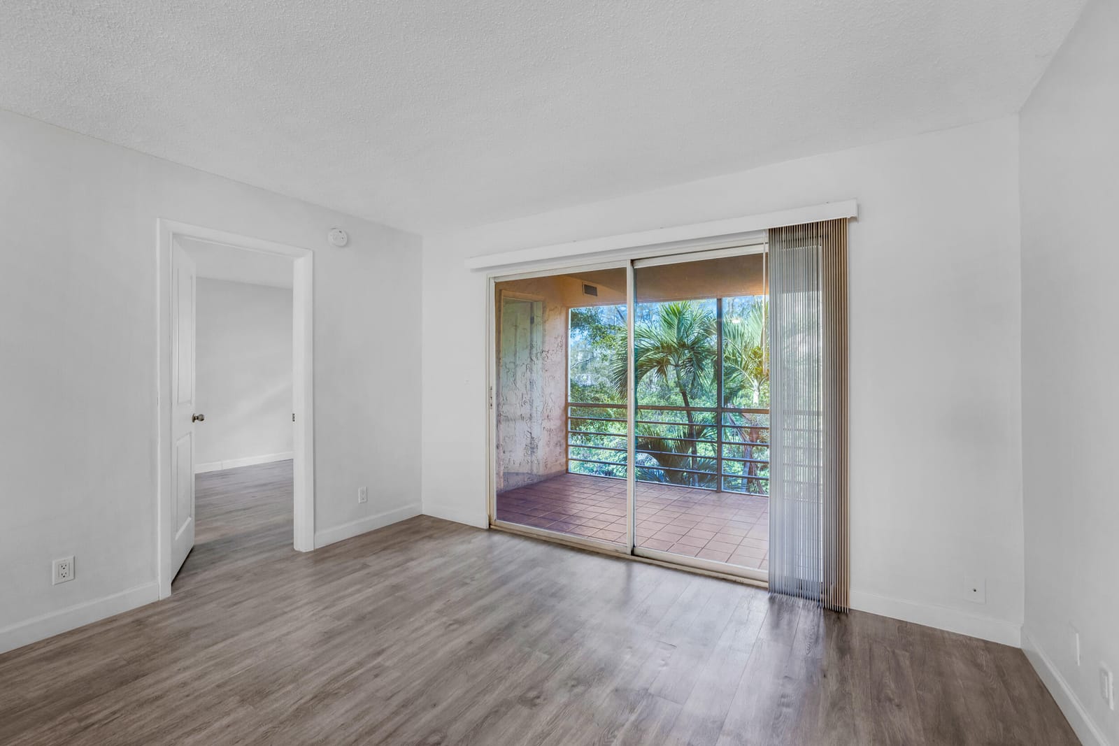 1400 NE 57TH Street 304 — photo 12