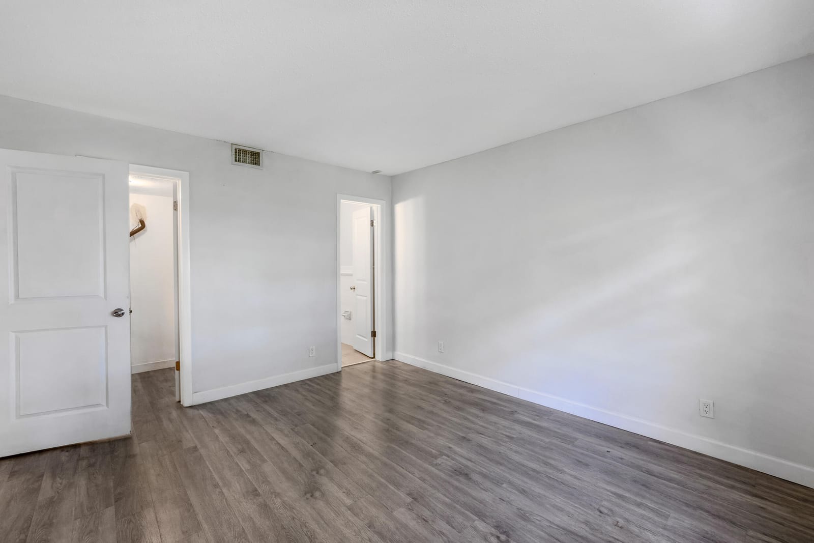 1400 NE 57TH Street 304 — photo 6