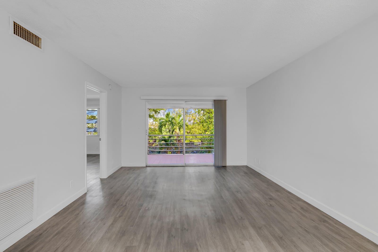 1400 NE 57TH Street 304 — photo 8