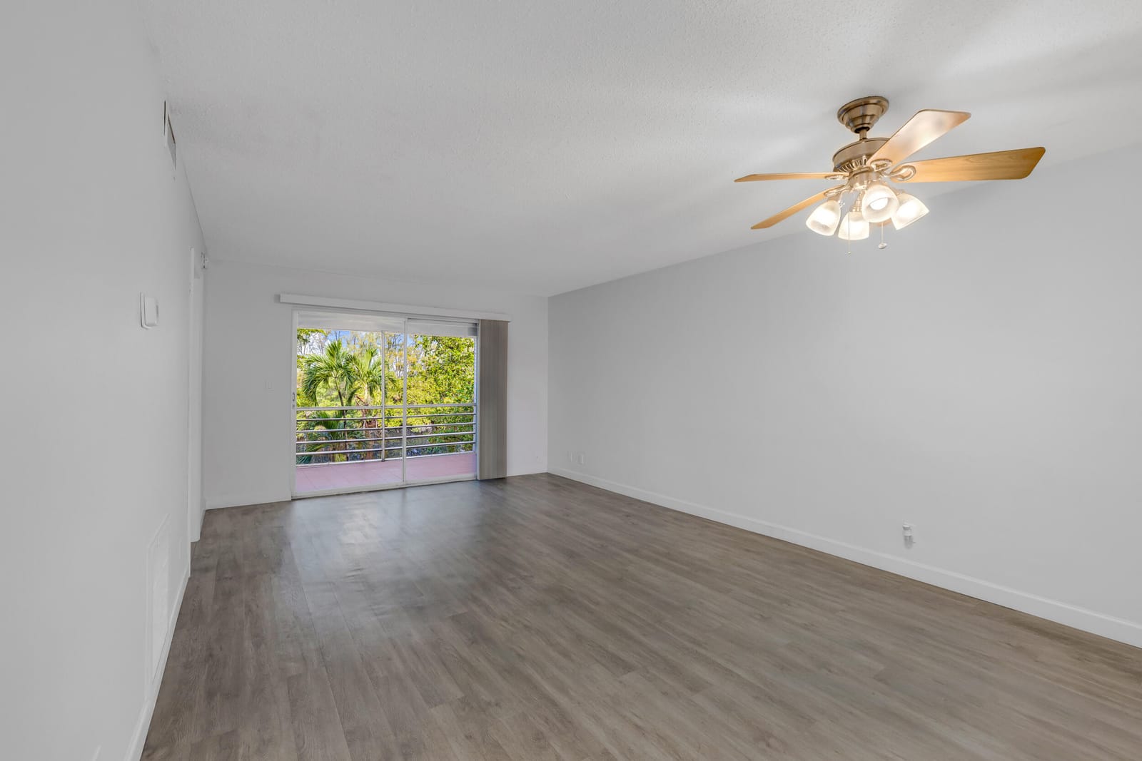 1400 NE 57TH Street 304 — photo 10