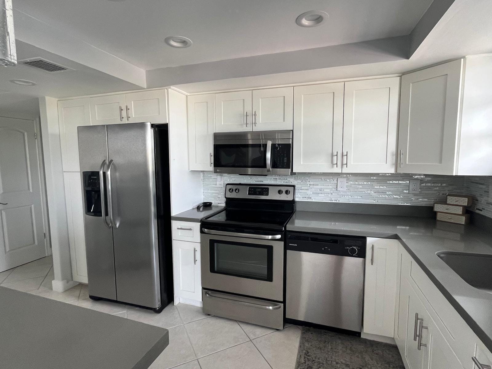 137 GOLDEN ISLES Drive 412, Hallandale Beach, FL 33009