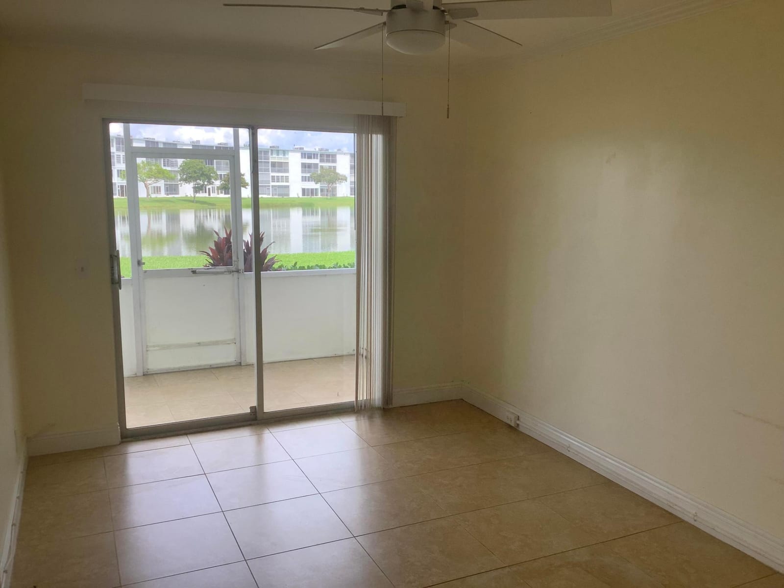 1045 EXETER C 1045 — photo 11
