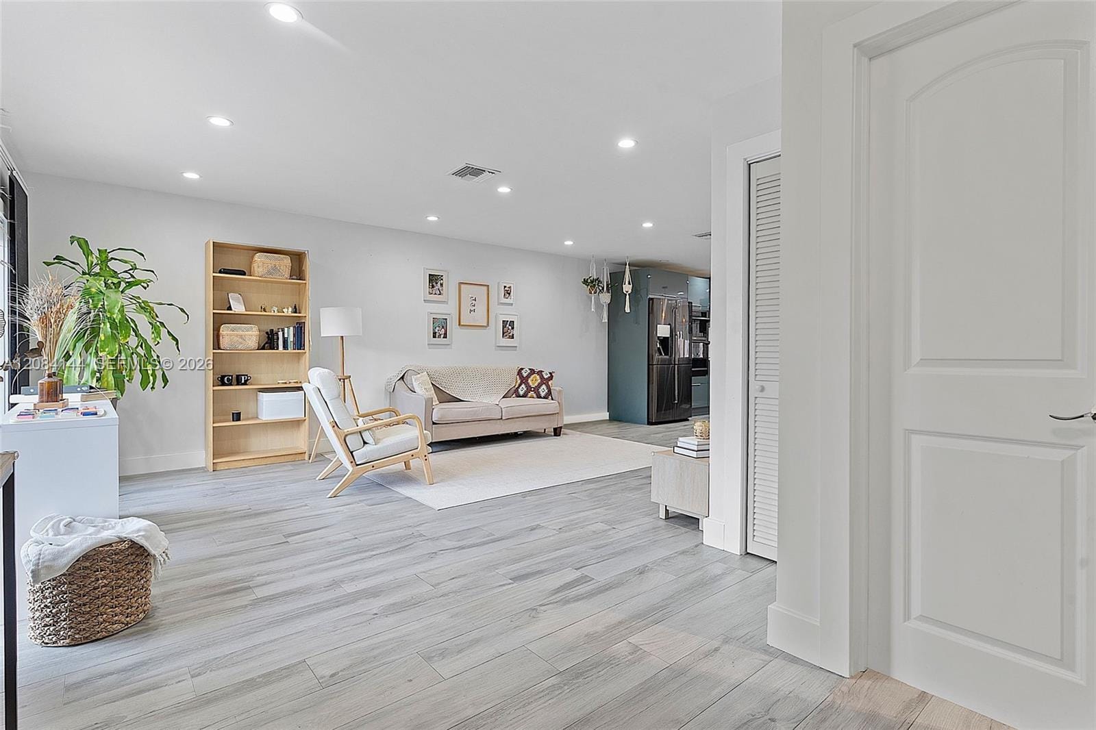 4868 Sheridan Street 5 — photo 2