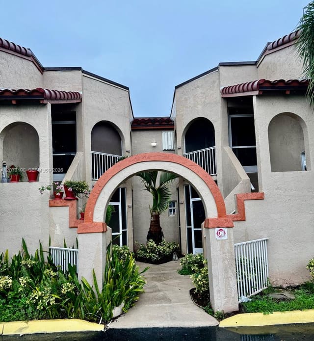 333 SW 86th Avenue 104, Pembroke Pines, FL 33025