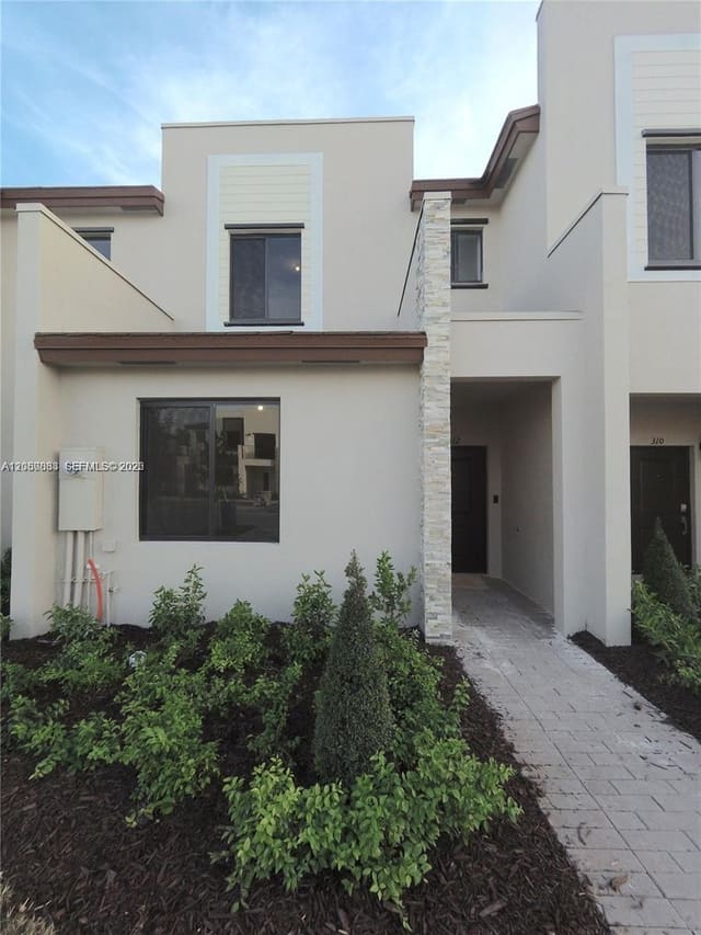 312 NE 208th Terrace 312, Miami, FL 33179