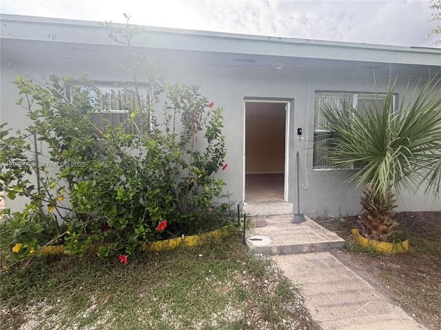 14 NW 169th Street 2, North Miami Beach, FL 33169