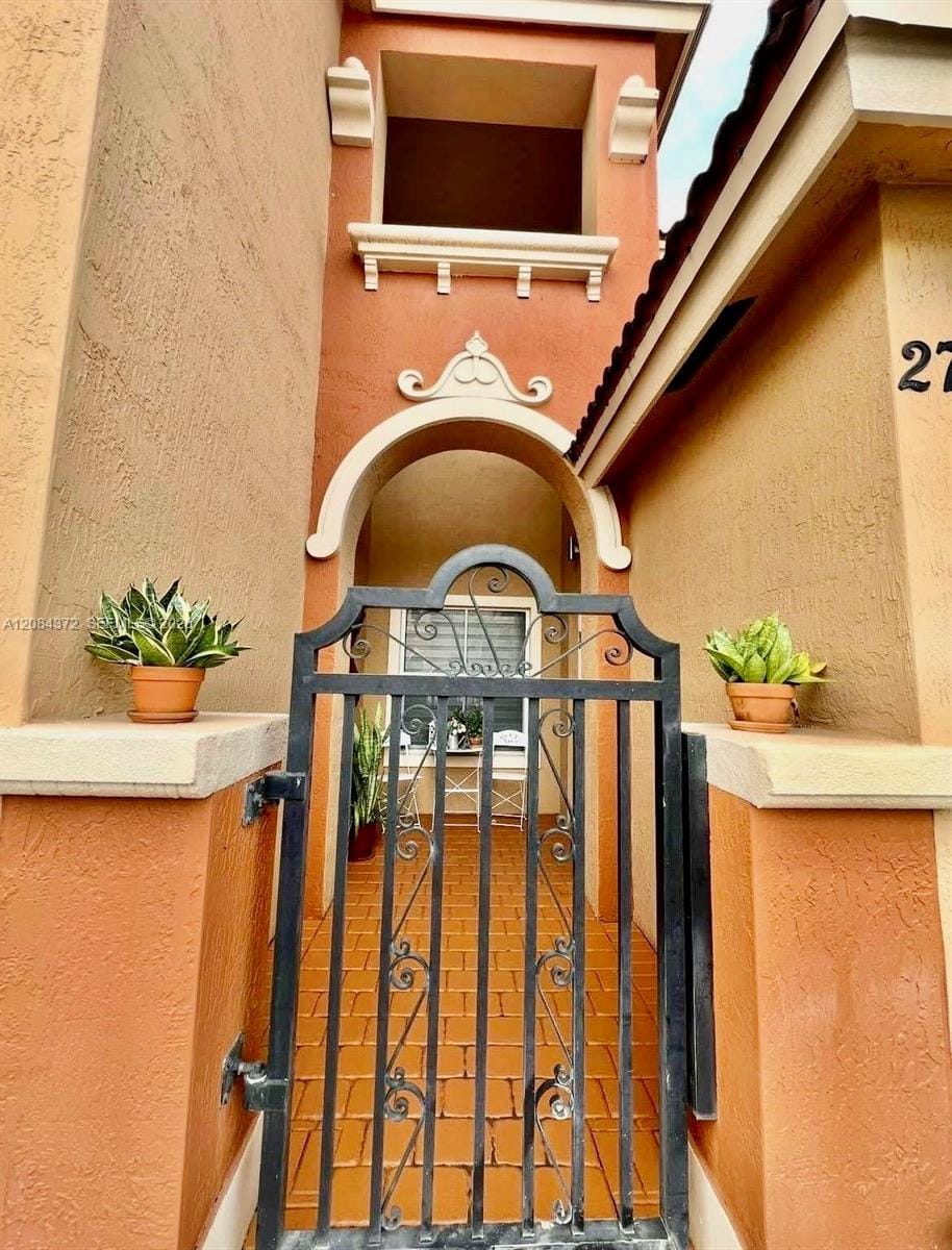 2772 SW 121st Avenue 602 — photo 2