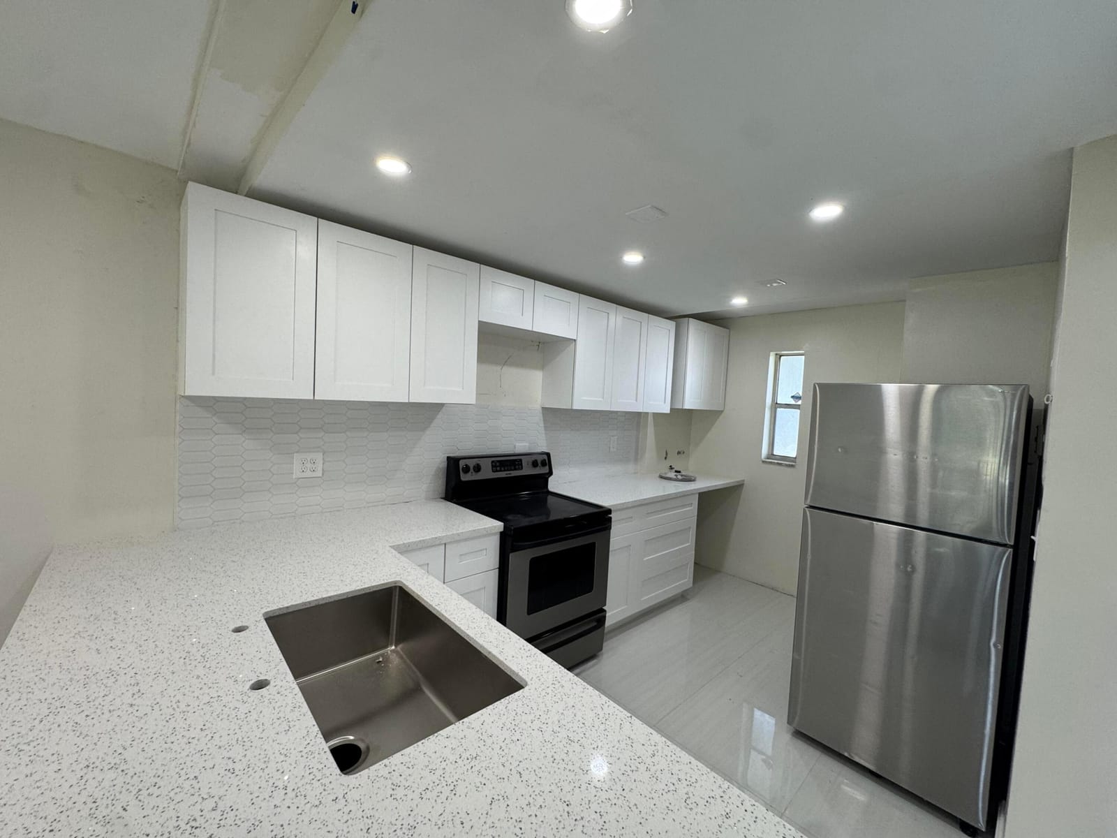 8000 FAIRVIEW Drive 209, Tamarac, FL 33321 - photo 1 of 26