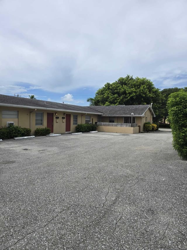 330 SOUTHWIND Drive 6, North Palm Beach, FL 33408