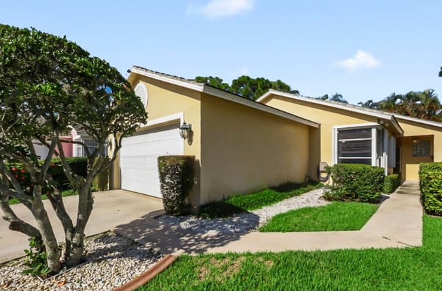 172 HARBOR LAKE Circle, Greenacres, FL 33413