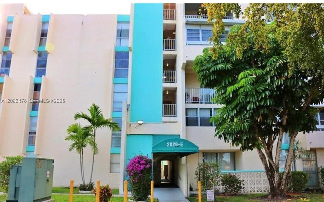 2029 NW 46th Avenue E402, Lauderhill, FL 33313