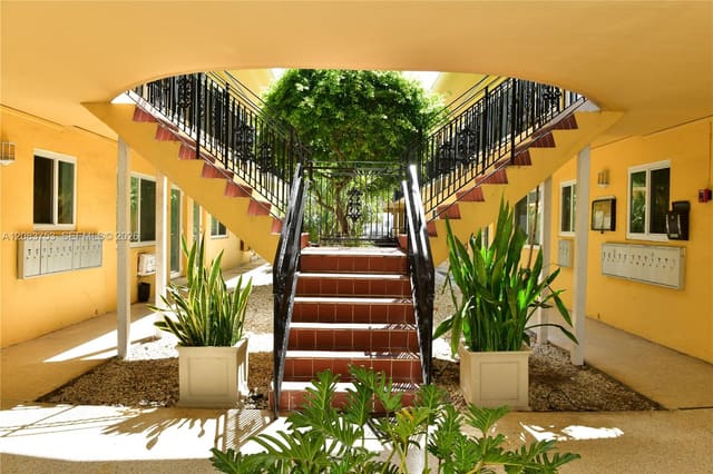 65 Washington Avenue 26, Golden Dreams, Miami Beach, FL