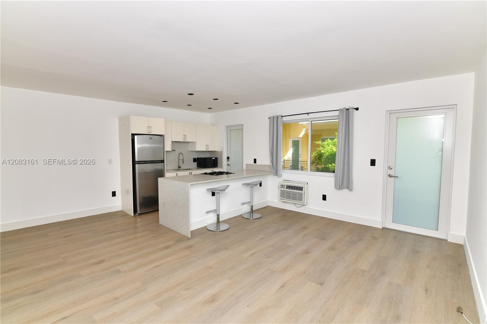 65 Washington Avenue 25, Miami Beach, FL 33139 photo 3