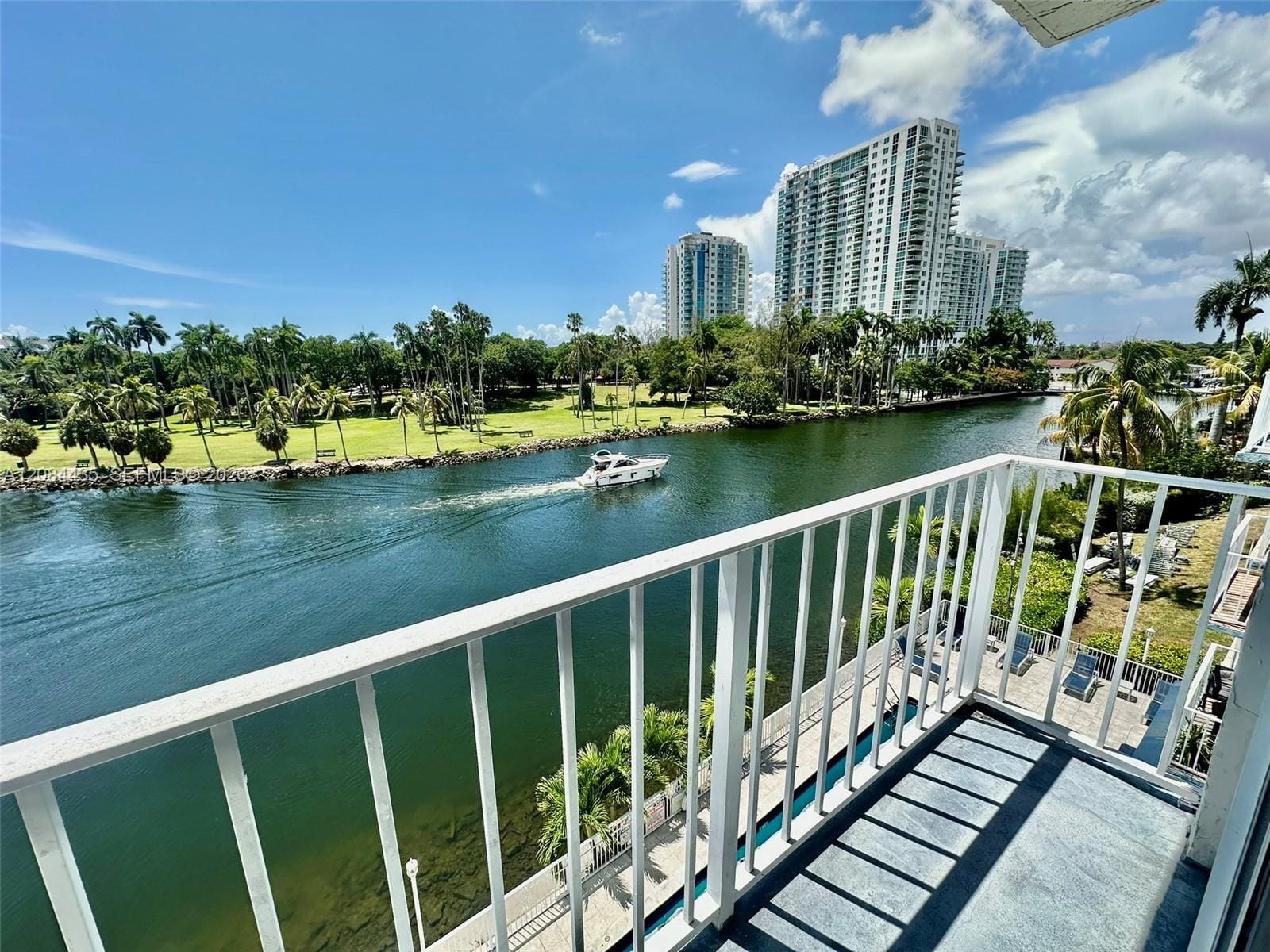 1740 N River Drive 516 — photo 9