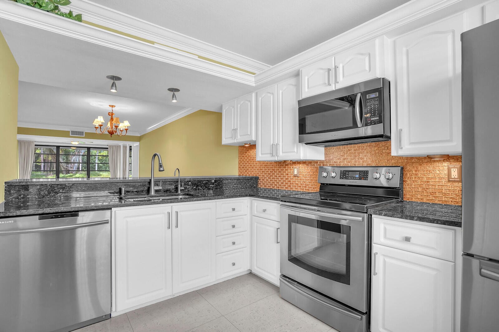 6073 BALBOA Circle 105 — photo 2