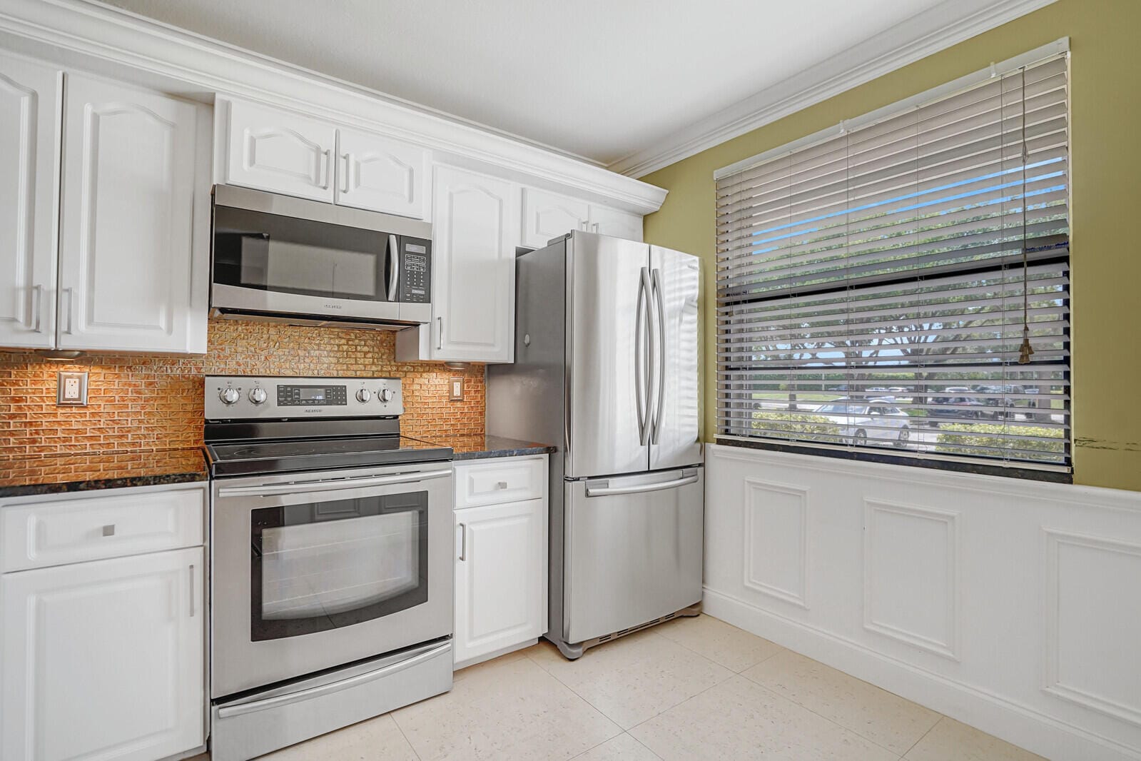 6073 BALBOA Circle 105 — photo 4