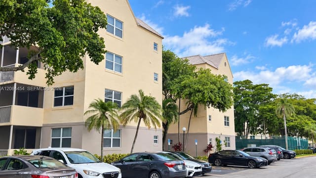 8255 Lake Drive 501, Doral, FL 33166