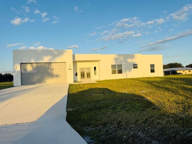 401 Lexington Drive, FL 33876