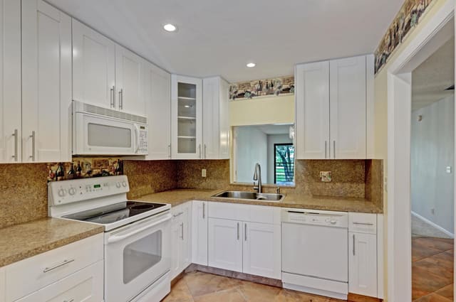 2910 SW 22nd Circle 212d, Delray Beach, FL 33445