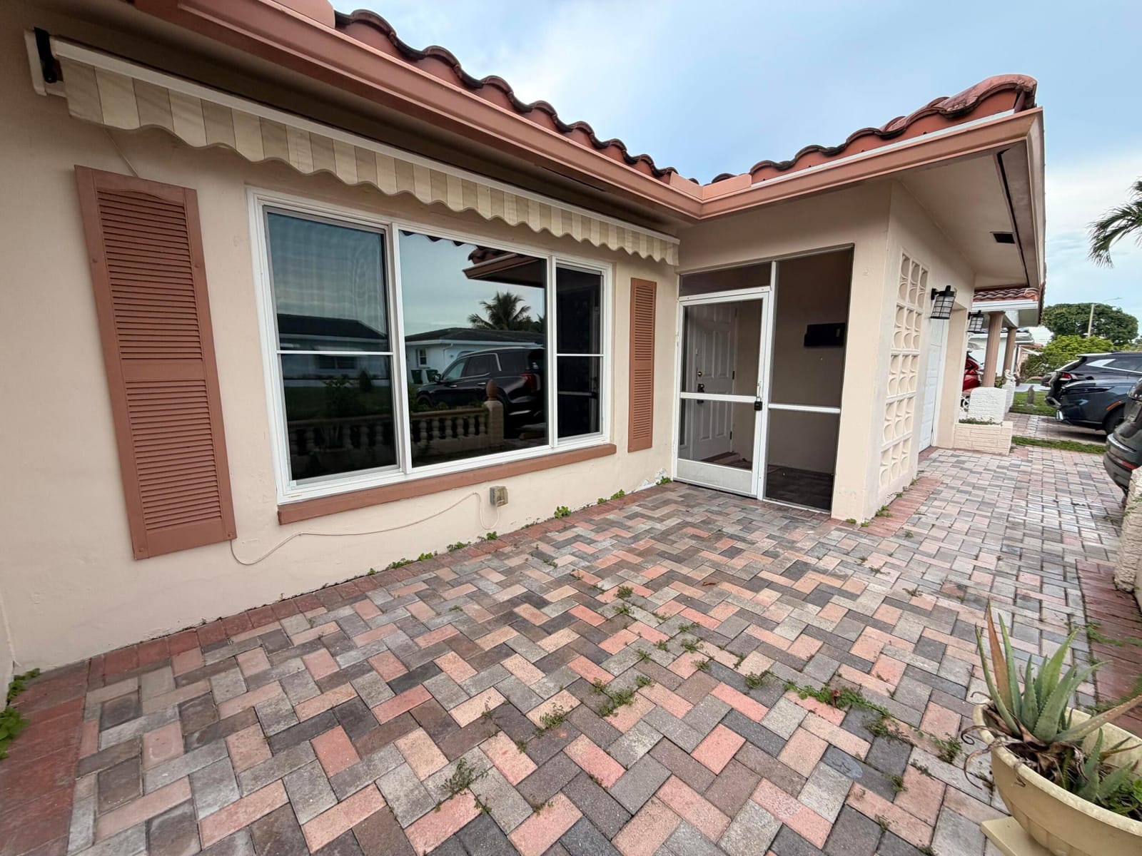 5806 NW 86TH Terrace