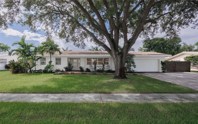 7460 NW 7th Court, Plantation, FL 33317