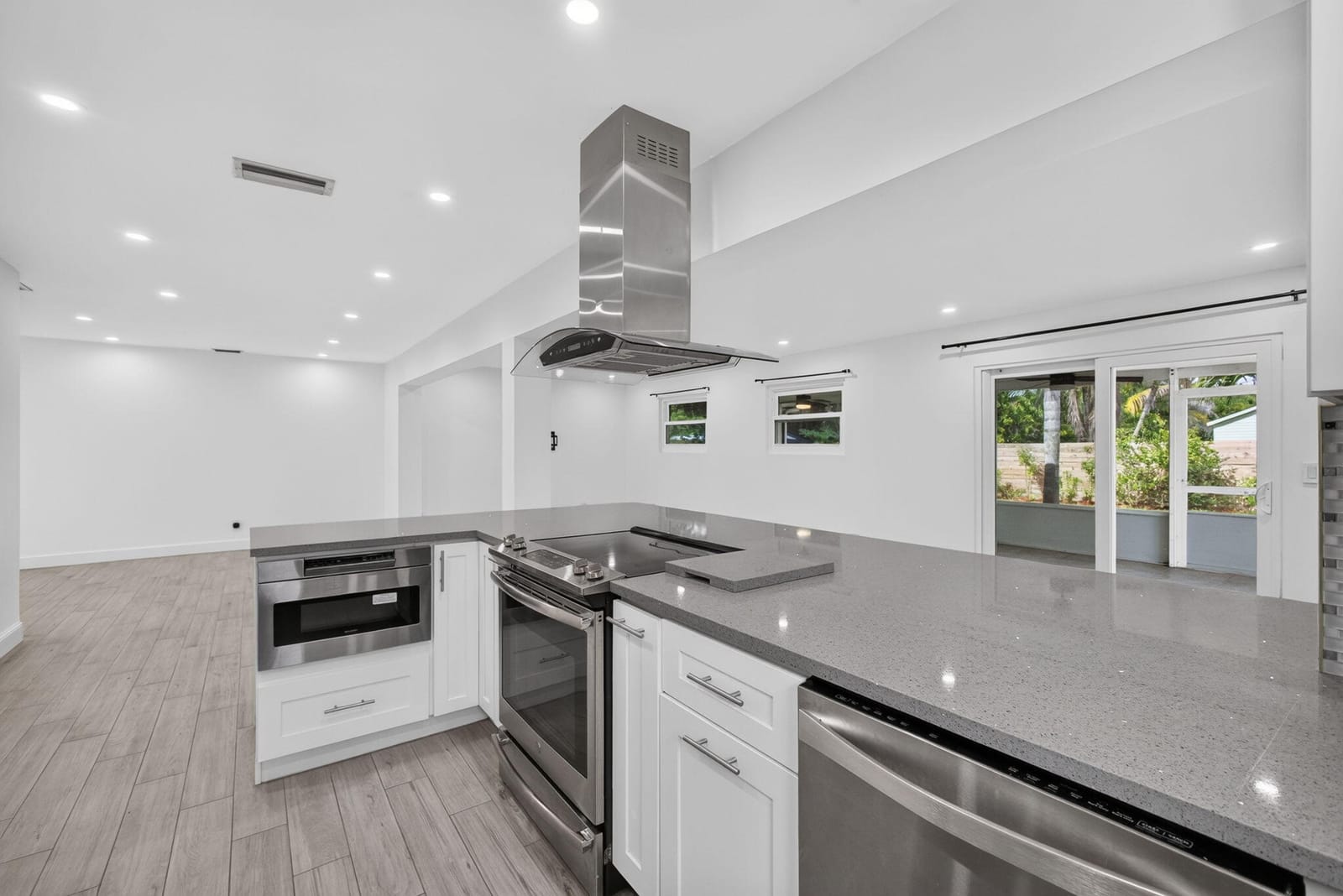 502 Circle E — photo 11