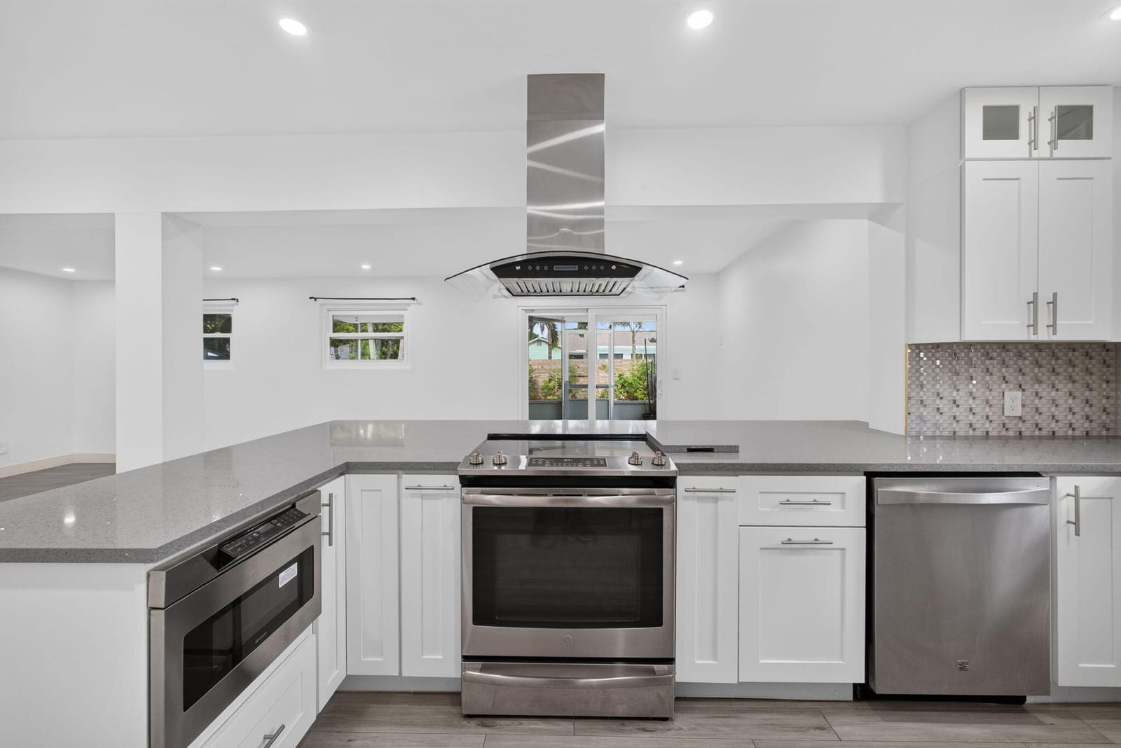 502 Circle E — photo 12