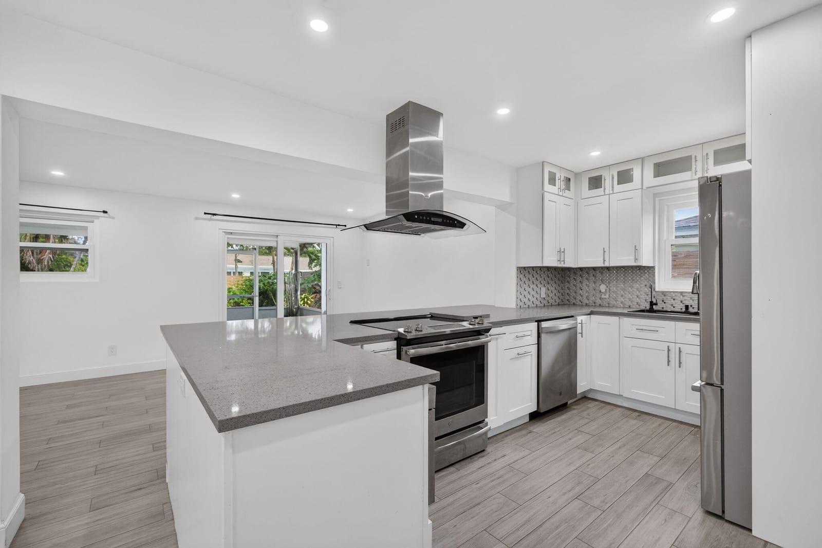 502 Circle E — photo 3