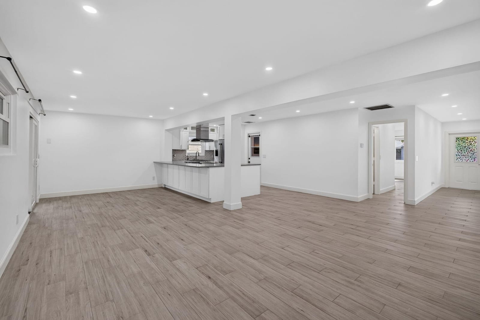 502 Circle E — photo 9