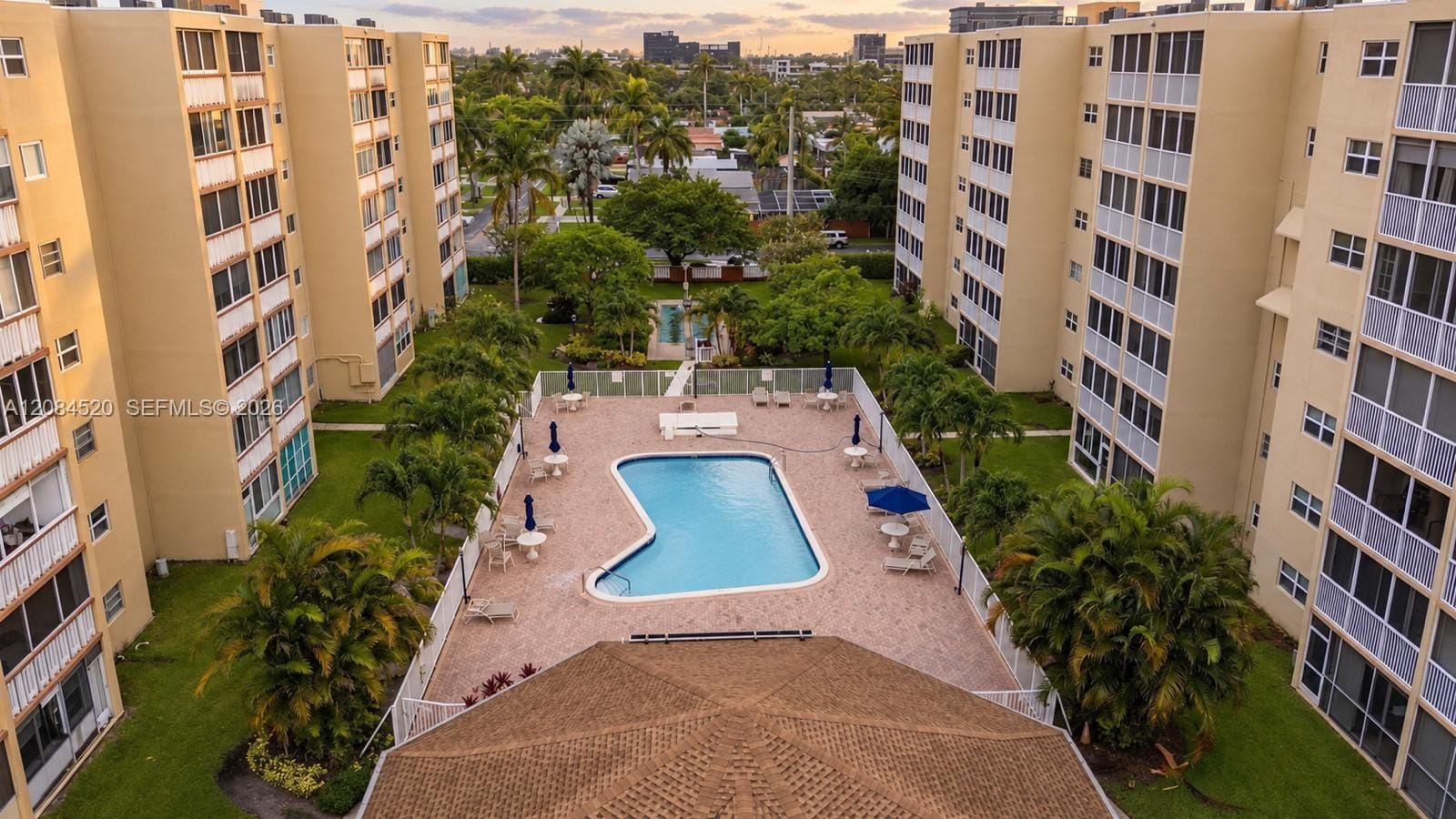 620 NE 12th Avenue 504, Hallandale Beach, FL 33009 photo 2