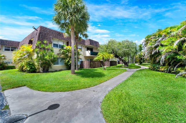 9003 SW 138th Street 27, Miami, FL 33176