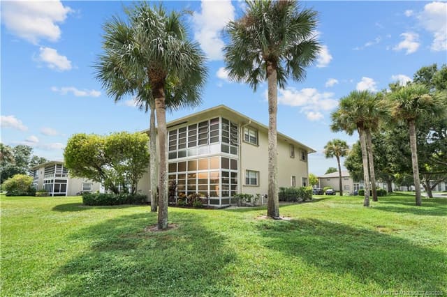 21 Lake Vista Trail 107, Port St. Lucie, FL 34952
