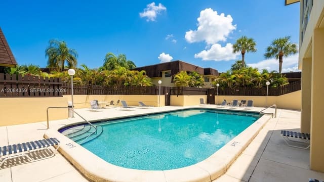 9100 SW 137th Terrace 4-3, Miami, FL 33176