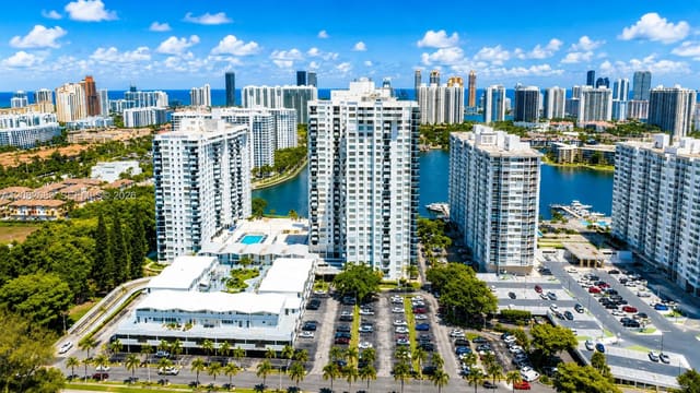 2750 NE 183rd Street PH05, Commodore Plaza, Aventura, FL