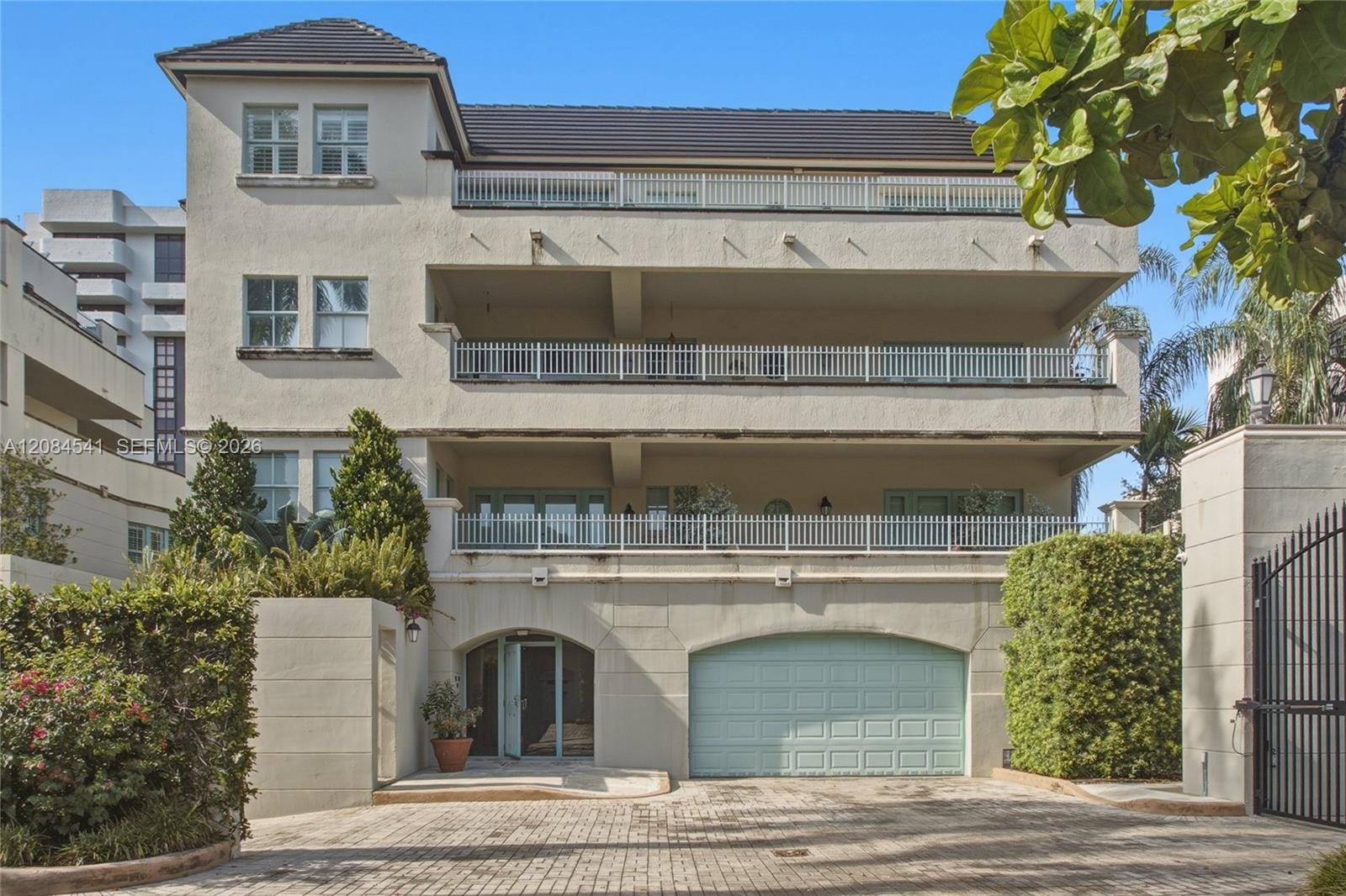 Pending home at 2600 Segovia Street 703, Coral Gables, FL 33134