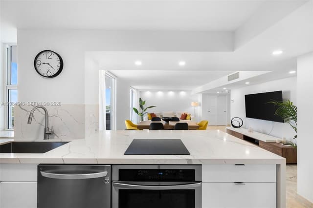 2401 Collins Avenue 1508, Miami Beach, FL 33140