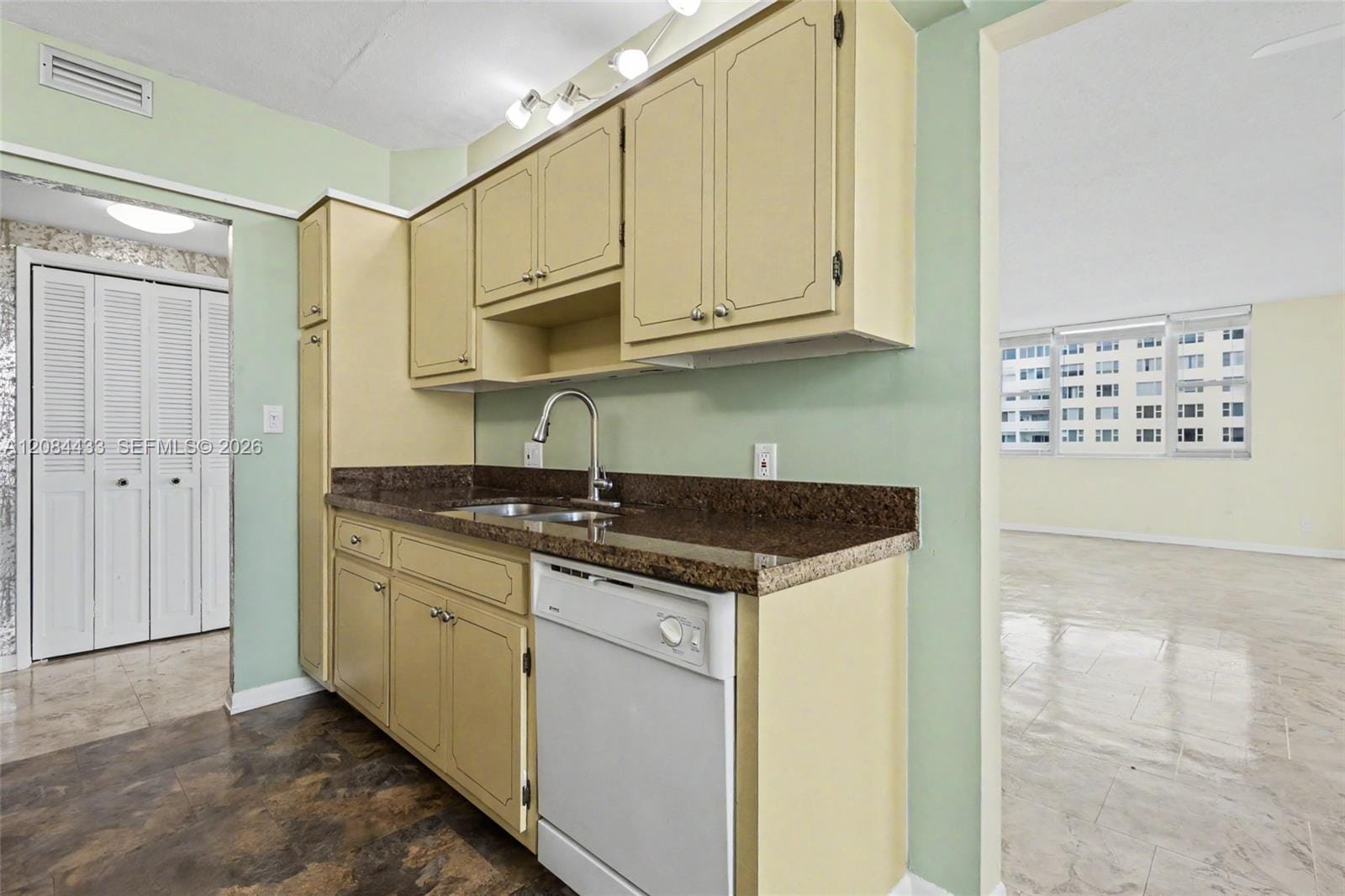4330 Hillcrest Drive 520, Hollywood, FL 33021 photo 14