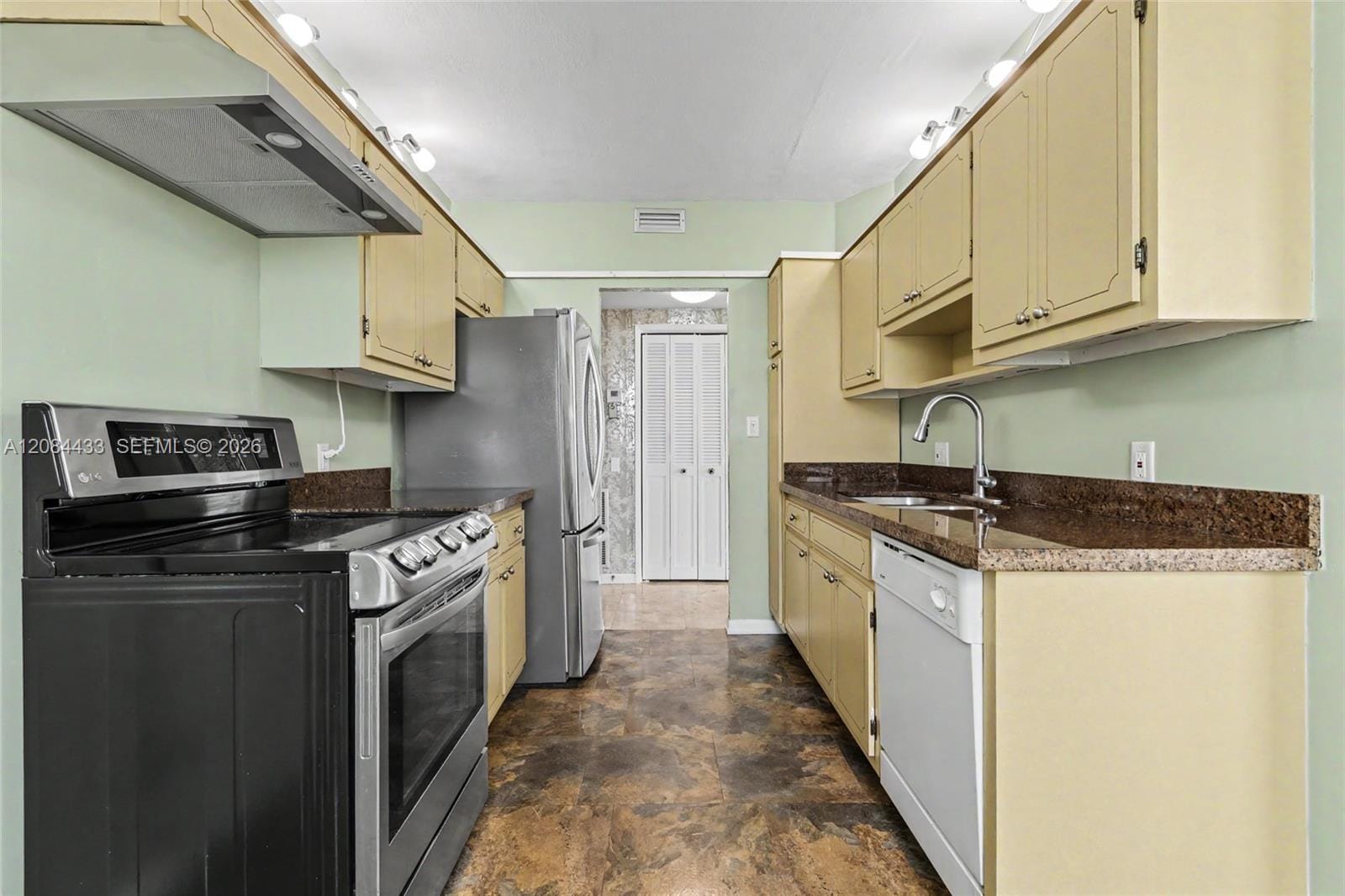 4330 Hillcrest Drive 520, Hollywood, FL 33021 photo 16