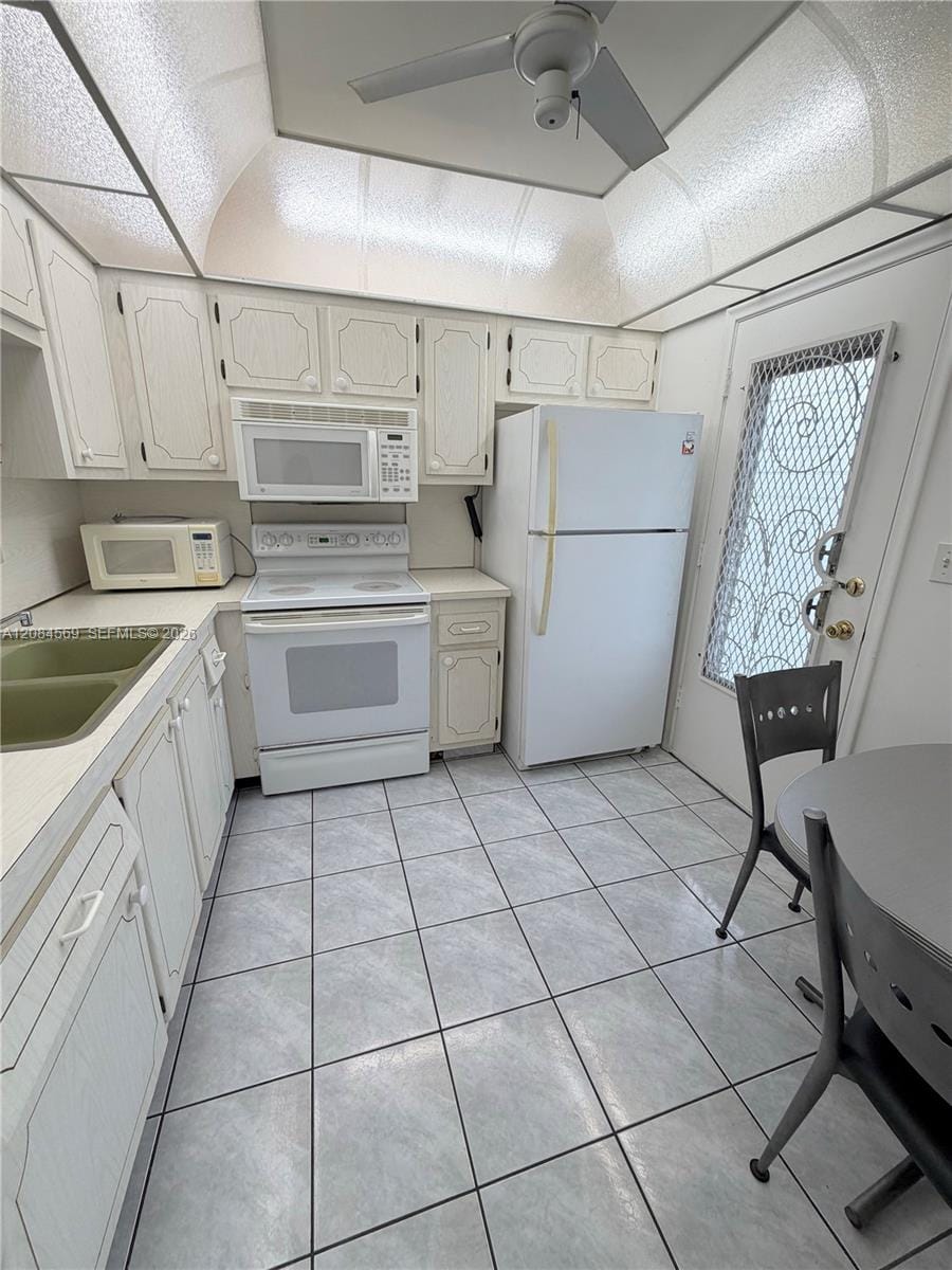 319 NE 14th Avenue 505, Hallandale Beach, FL 33009 photo 2