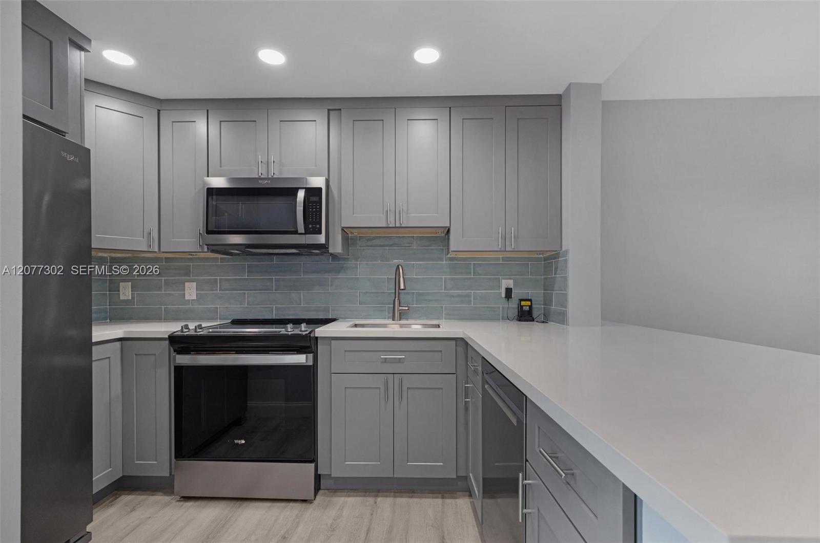 2731 NE 14th St Causeway 232 — photo 11