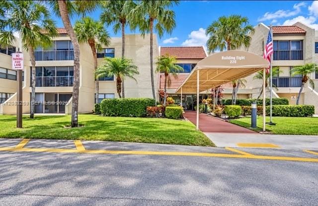220 Lakeview Drive 101, Weston, FL 33326