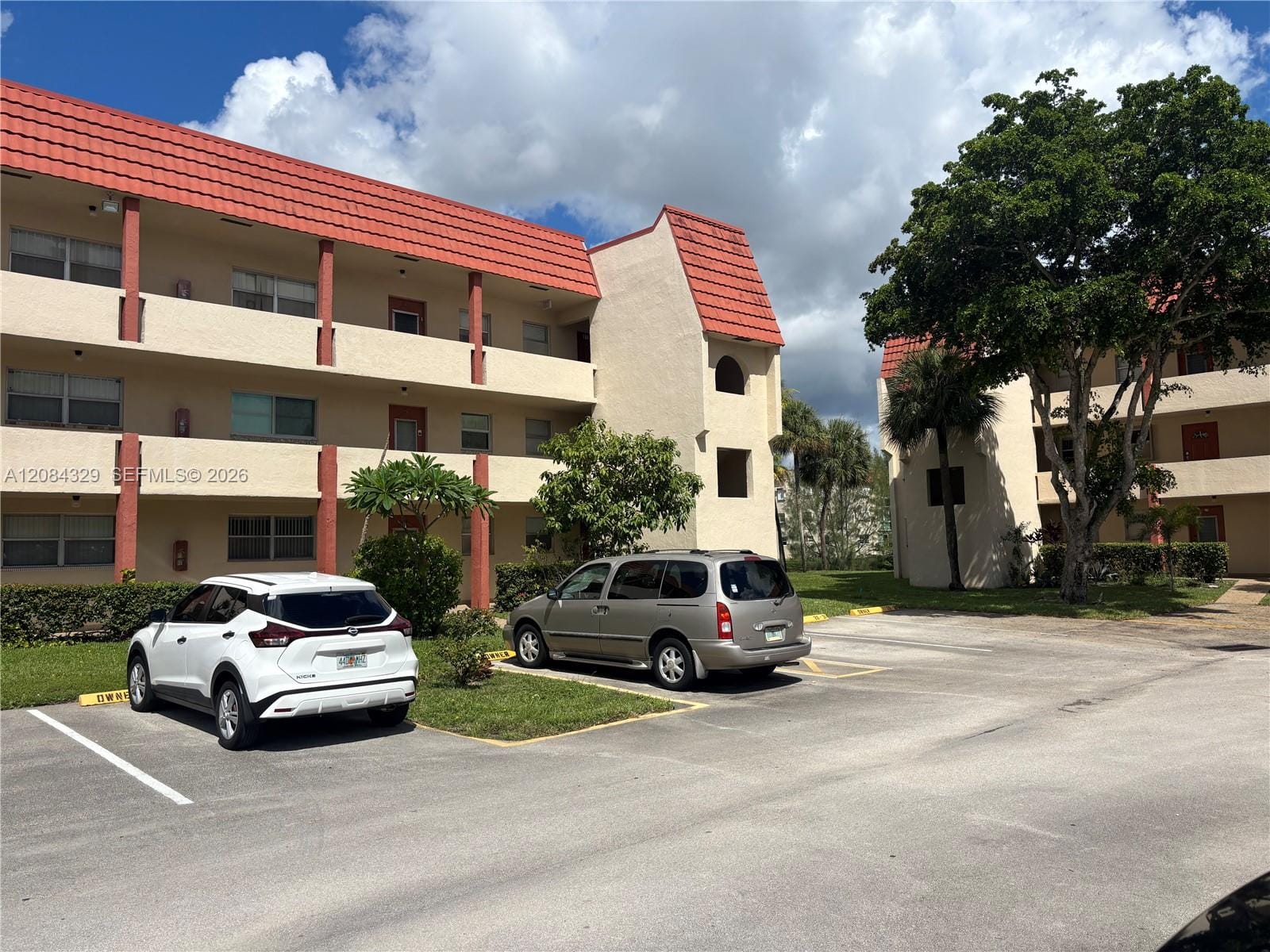3051 E Sunrise Lakes Drive 211 — photo 3