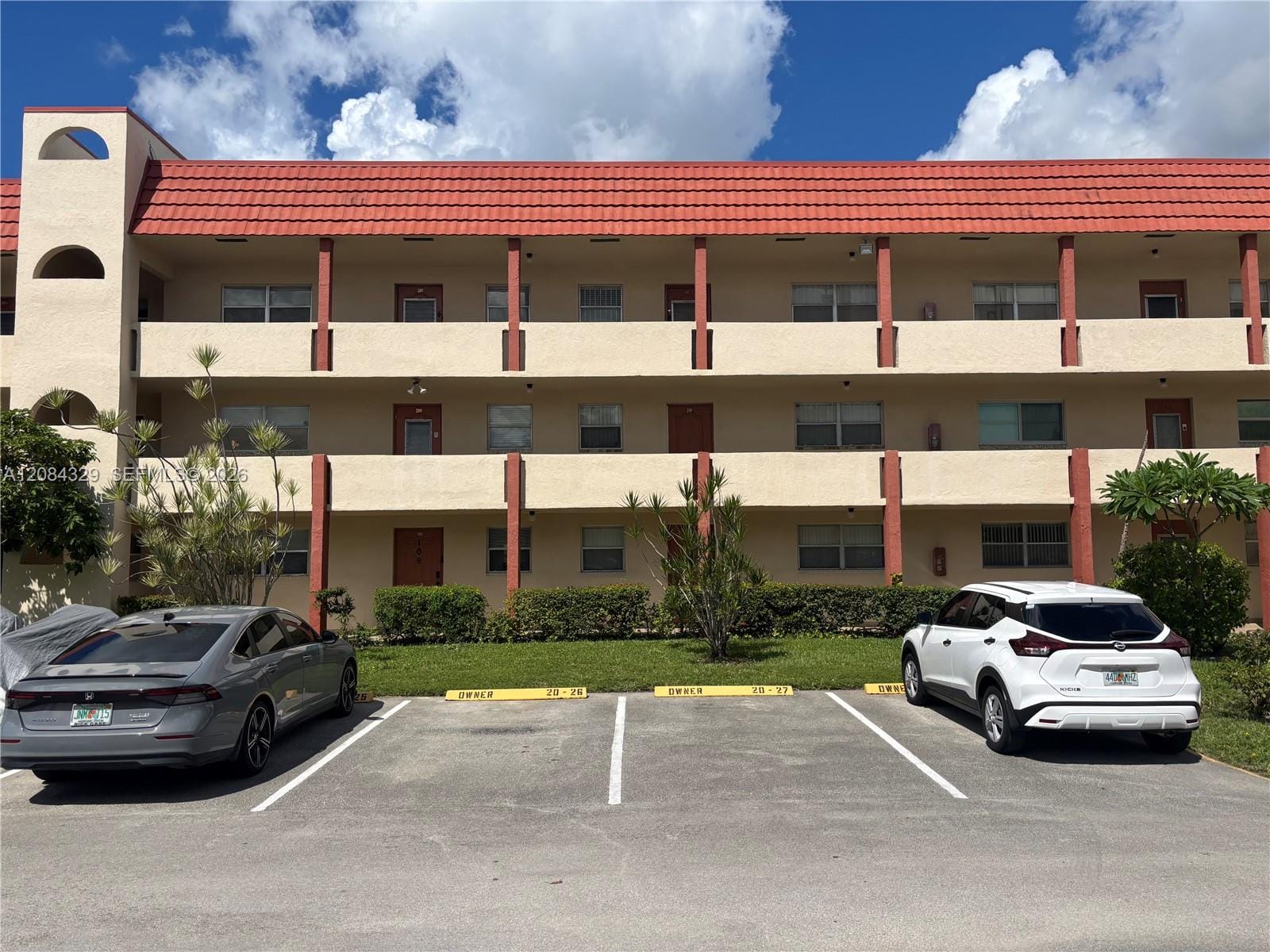 3051 E Sunrise Lakes Drive 211